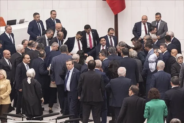 Saadet Partili Bitmez TBMM kürsüsünde fenalaştı