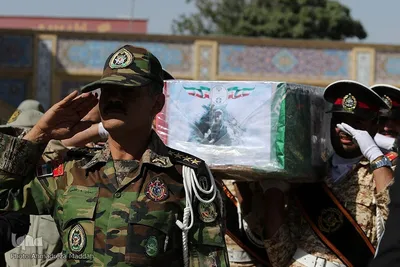 وداع شیرازی ها با محیط بانان شهید در حرم شاهچراغ(ع)‎‎