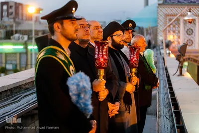 برافراشتن پرچم حرم امام حسین (ع) بر گنبد کربلای ایران