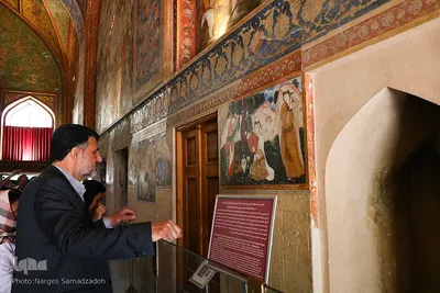 بازدید مسافران نوروزی از کاخ چهلستون اصفهان