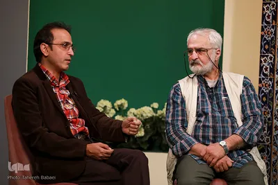 از راست وحید نیکخواه آزاد و فرزاد اژدری در نشست بررسی سینمای کودک