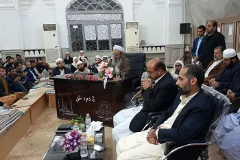 تأکید مولوی عبدالحمید بر حضور علمای متخصص در فضای مجازی