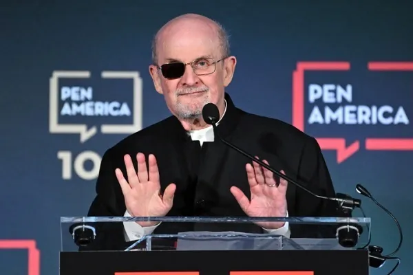 Anugerah Kebebasan Bersuara Amerika sebagai penghormatan kepada Salman Rushdie