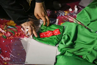 آماده‌سازی لباس همایش جهانی شیرخوارگان حسینی