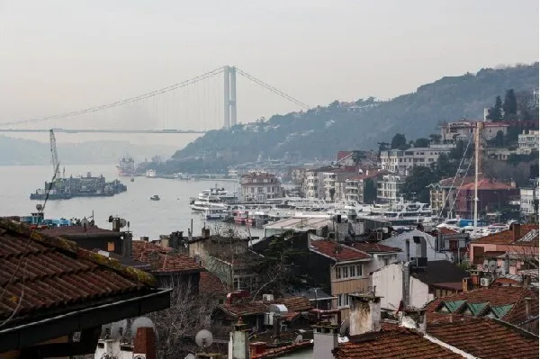 Un puissant séisme frappe Istanbul en Turquie