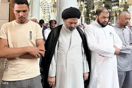 حضور در نمازهای جماعت مسجد النبی
