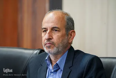 نشست مسئولان مردمی فعالیت‌های قرآنی شیراز با فرماندار
