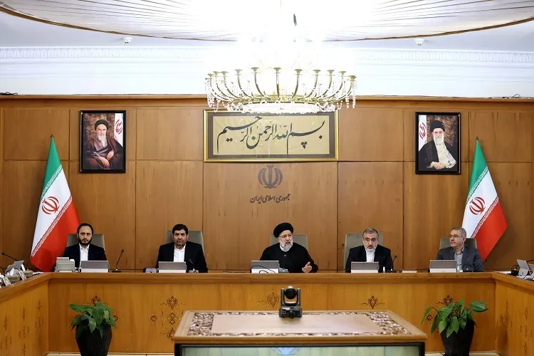 تأکید رئیس‌جمهور بر اقناع افکار عمومی در موضوع تغییر ساعت کار ادارات