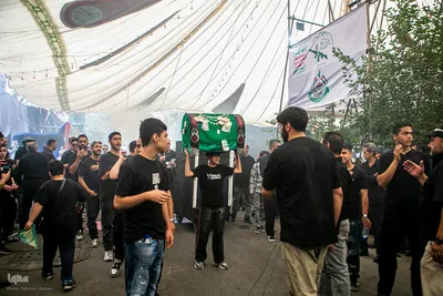 ظهر عاشورای حسینی در میدان شهدای ده‌ونک
