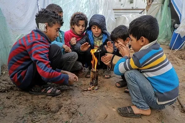 Gazze Sağlık Bakanlığı Filistinli çocuklar için yeni bir soğuk hava dalgası konusunda uyarıda bulundu