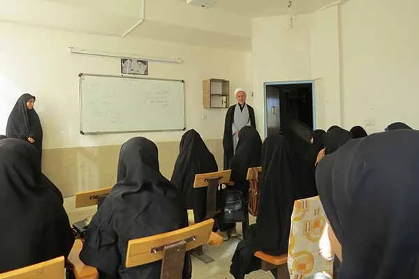 برگزاری کلاس‌های فوق برنامه قرآنی در دانشکده علوم قرآنی ملایر