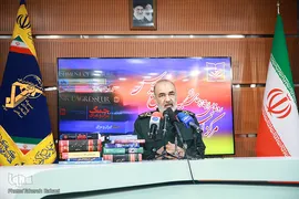 رونمایی از ۳۰ عنوان کتاب دفاع مقدس مرکز اسناد و تحقیقات دفاع مقدس
