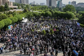 تشییع پیکر هنرمند انقلابی حاج نادر طالب‌زاده