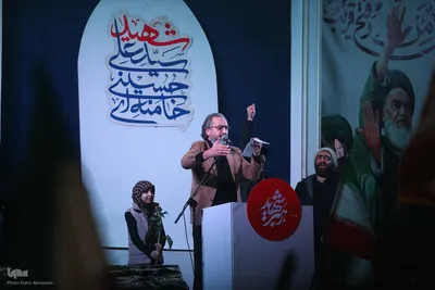 پای کار انقلاب