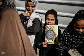 دختران غزه به تحصیل در رشته قرآن و حفظ ادامه می دهند