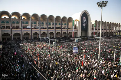اقامه نماز بر پیکر مطهر رهبر شهید و خانواده ایشان به امامت آیت‌الله العظمی سبحانی 