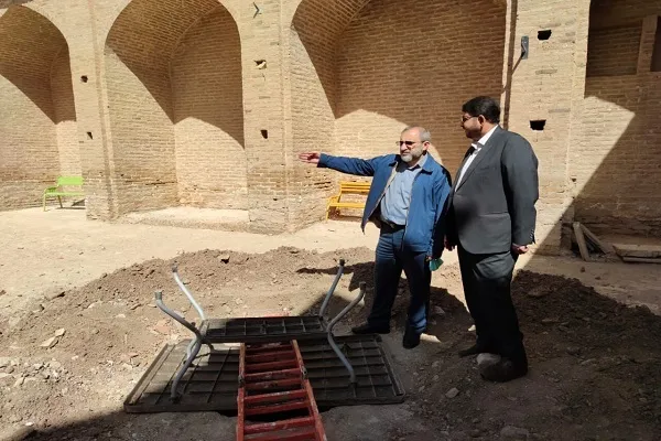 تعلل در مرمت امامزاده محمد(ع) تفرش قابل قبول نیست
