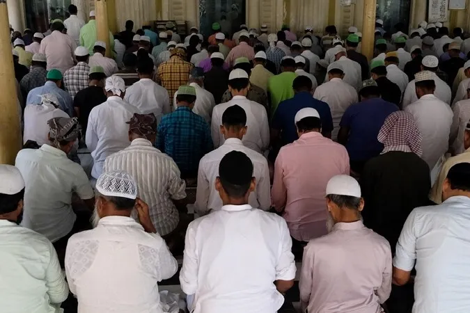 Hindistan’da 600 yıllık cami ateşe verildi