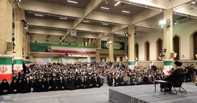 دیدار رأی اولی‌ها و خانواده‌های شهدا با مقام معظم رهبری