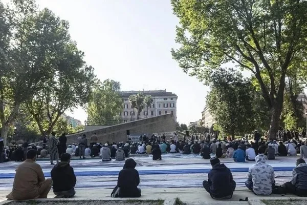 Despite Threats, Italian School Supports Day Off for Muslim Students