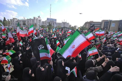 اجتماع بیعت شیرازی ها با سومین رهبر انقلاب