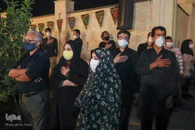 لاله گردانی خدام حرم شاهچراغ (ع) در شب اربعین حسینی