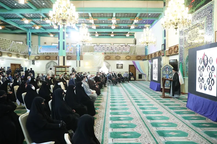 پیام شهدا به مسئولان خدمت خالصانه و بازگشایی گره‌های زندگی مردم است