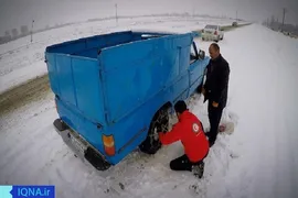امدادرسانی به مسافران گرفتار برف و کولاک در آذربایجان غربی