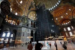 Perubahan Museum Hagia Sophia Menjadi Masjid; Gelombang Kegembiraan Disertai dengan Kritik