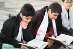 کرسی تلاوت قرآن کریم دانش آموزی ملایر در نماز جمعه به مناسبت 13 آبان
