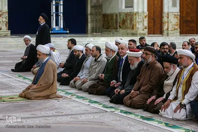 ادای احترام مهمانان کنفرانس وحدت به امام راحل