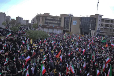 اجتماع بیعت شیرازی ها با سومین رهبر انقلاب