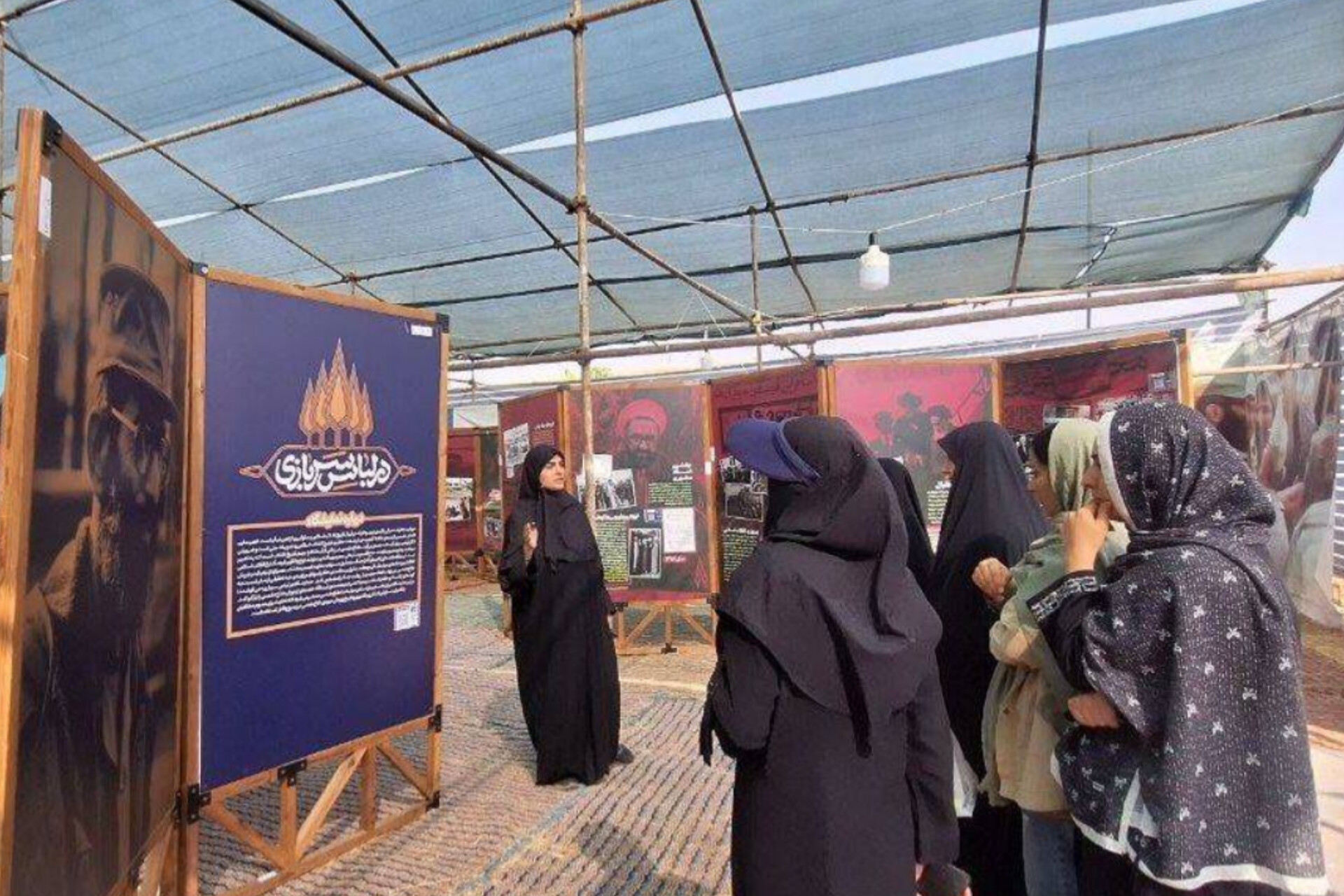 موزه سیار «در لباس سربازی» در مسیر اربعین؛ روایت سیره دفاعی قائد شهید امت برای زائران حسینی