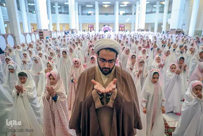 جشن تكلیف دانش‌آموزان شیرازی در حرم شاهچراغ(ع)