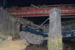 বাংলাদেশে ভয়াবহ রেল দুর্ঘটনায় নিহত ৫ এবং আহত শতাধিক