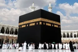 کوم کسان دمکی مکرمی له مذهبی ځایګاه څخه ناوړه استفاده کوی