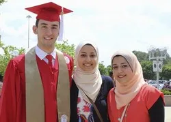 Une collecte de victuailles interreligieuse bat des records pour l’anniversaire de la tragédie de Chapel Hill