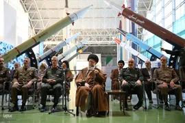 بازدید فرمانده کل قوا از نمایشگاه هوافضای سپاه