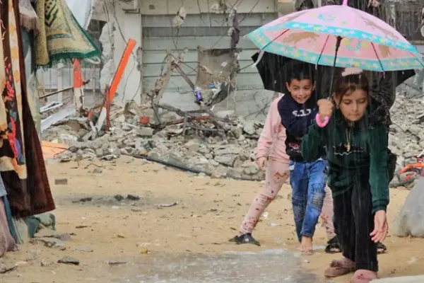 Gazze'de 10 bin çadır yağmur nedeniyle hasar gördü ve sular altında kaldı