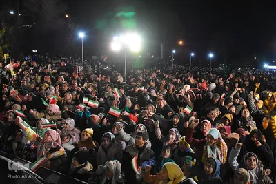 نورافشانی آسمان اصفهان در شب ۲۲ بهمن