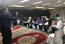 مقرئ إیراني ینظّم دورة لتعلیم القرآن في الفلبین + صور