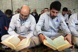 محفل انس با قرآن کاروان قرآنی انقلاب در پالایشگاه نفت امام خمینی(ره) شازند