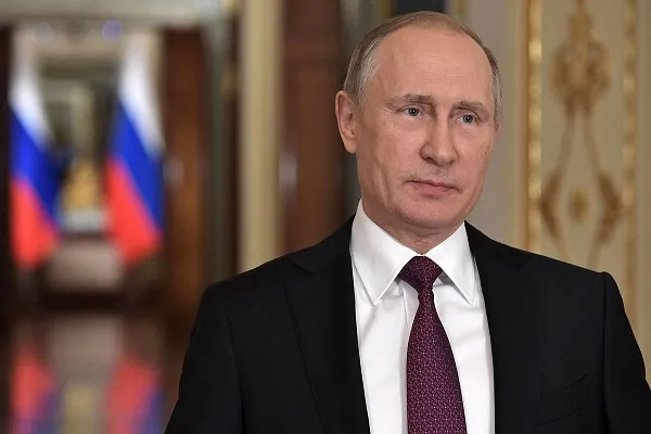 Путин поддержал идею закона о защите чувств верующих всего мира