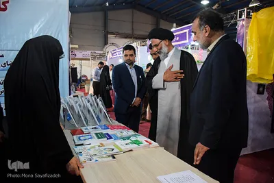بازدید نماینده ولی فقیه در استان از نمایشگاه قرآن و عترت خوزستان