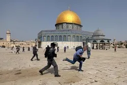 Wanajesthi wa utawala wa Kizayuni wavamia Msikiti wa Al Aqsa