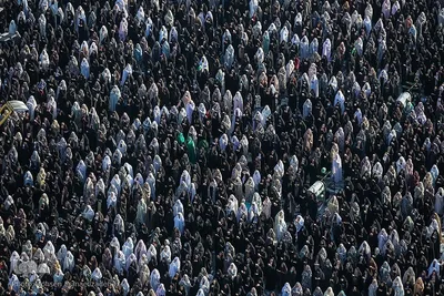 Millionen Iraner verrichten Eid al-Fitr-Gebet