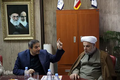 از سمت چپ: سیدمحمدجواد شوشتری، مدیرعامل ایکنا