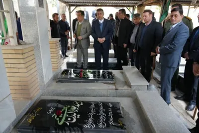 غبارروبی گلزار شهدای شهرستان پلدختر با حضور استاندار لرستان