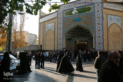 تشییع پیکر جهادگر تهرانی امیرمحمد اژدری بر روی دستان مردم 