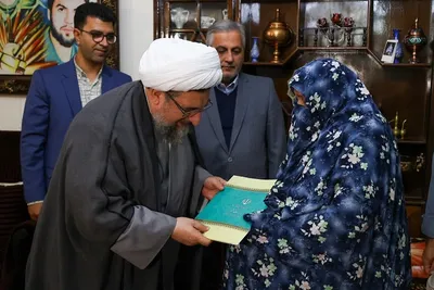 دیدار امام جمعه تبریز با خانواده سه شهید دفاع مقدس
